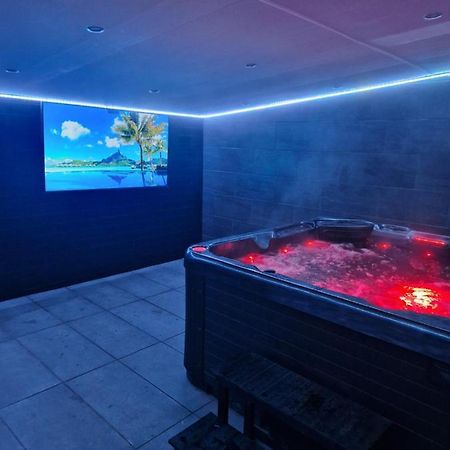 Short Stopzzz & Indoor Hot Tub Манчестер Экстерьер фото